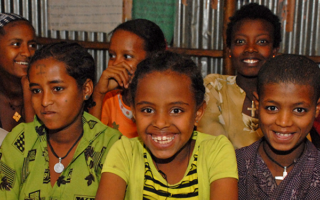 Biruh Tesfa – Population Council image of Ethiopian girls smiling