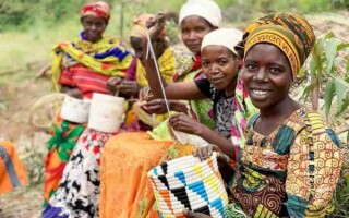 Promoting Opportunities for Adolescent Girls in the Sahel Region – Population Council Photo of young women weaving baskets